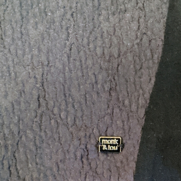 Cute Cropped Monk & Lou Top - Picture 3 of 5